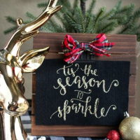 Bake Craft Sew Decorate: Tis the Season Glittered Christmas Sign