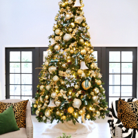 How to decorate a Christmas Tree with The Home Depot