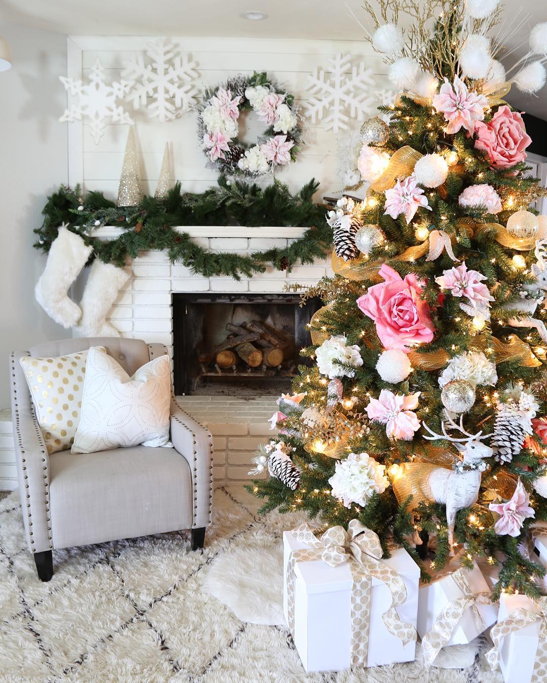 Pink and Gold Christmas Tree Decoration Ideas
