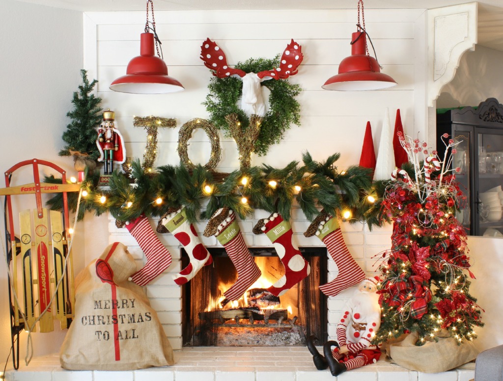 How to decorate a Mantel for Christmas