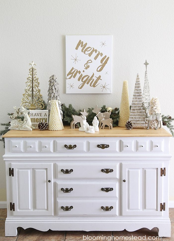 Merry-and-Bright-Christmas-Vignette-by-Blooming-Homestead-Blog2