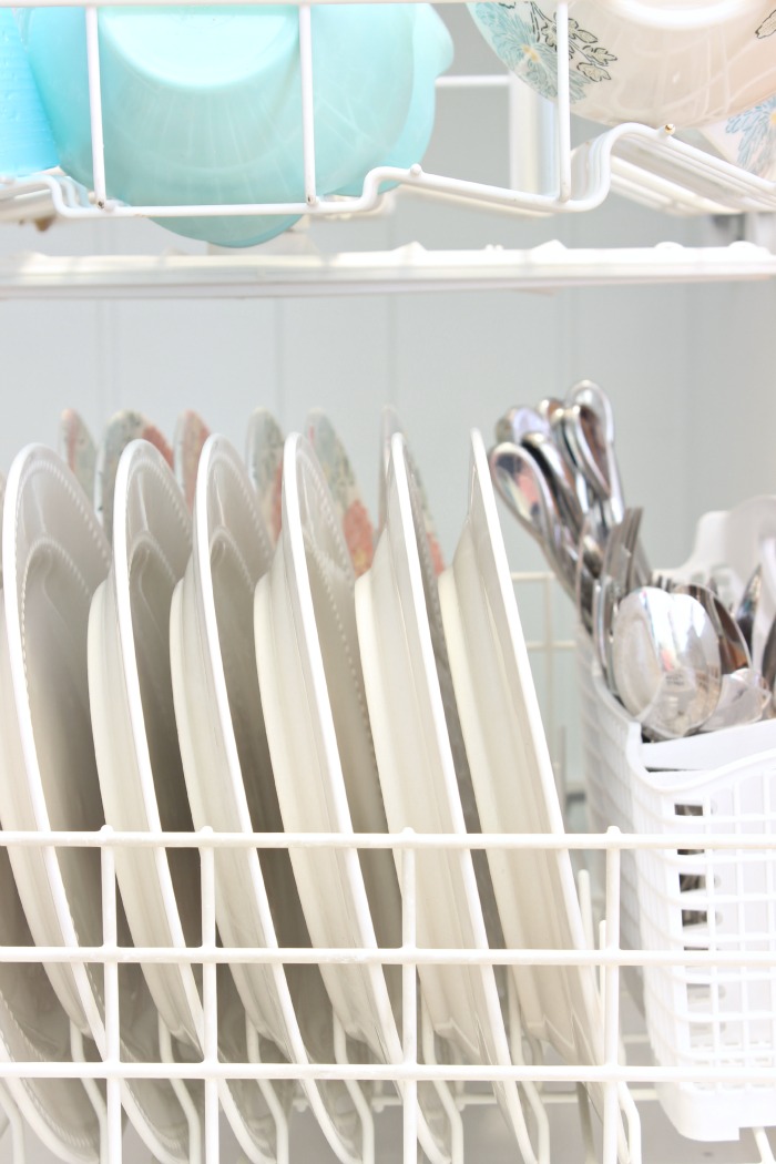 How to Load a Dishwasher and Dishwashing Tips