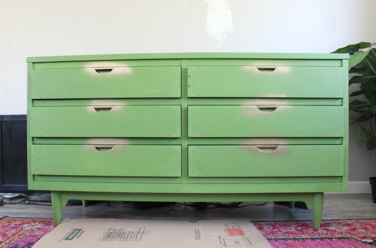 How to paint a dresser - Click for tutorial!