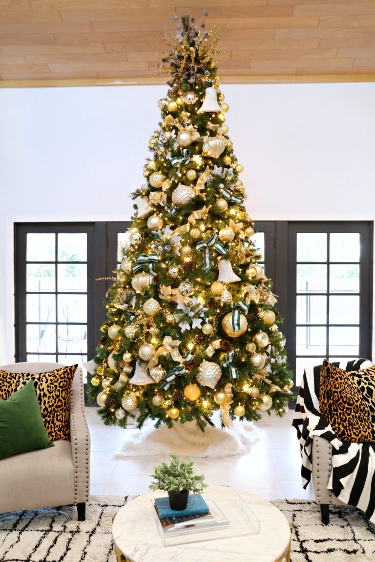 How to decorate a Christmas Tree with The Home Depot