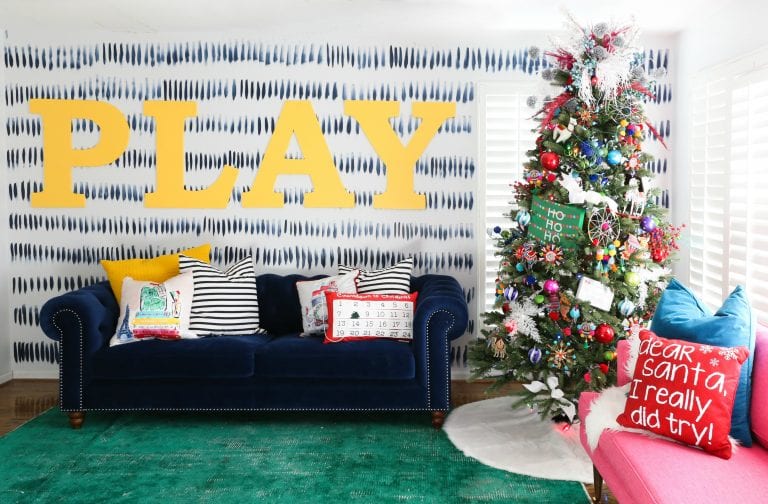 How to Decorate a Christmas Tree – Savannah’s Playroom