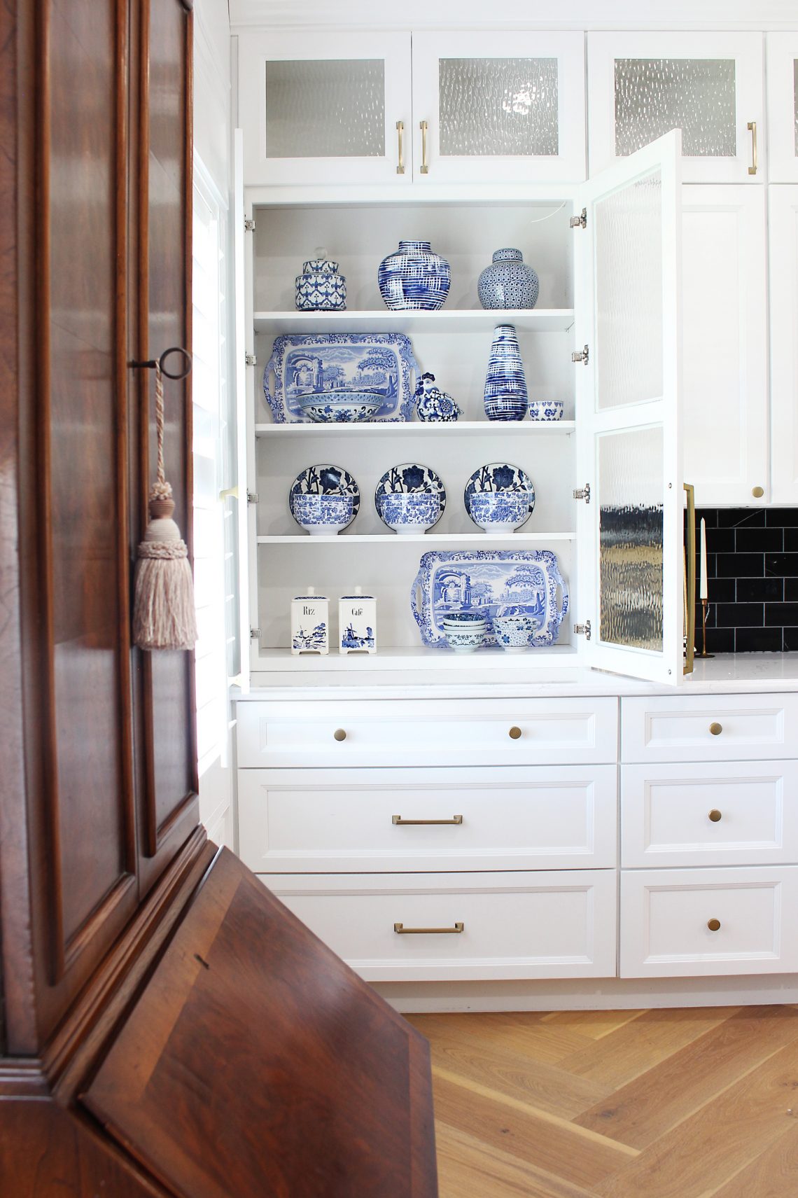 Mallory's Classic Colonial Kitchen Reveal - Classy Clutter
