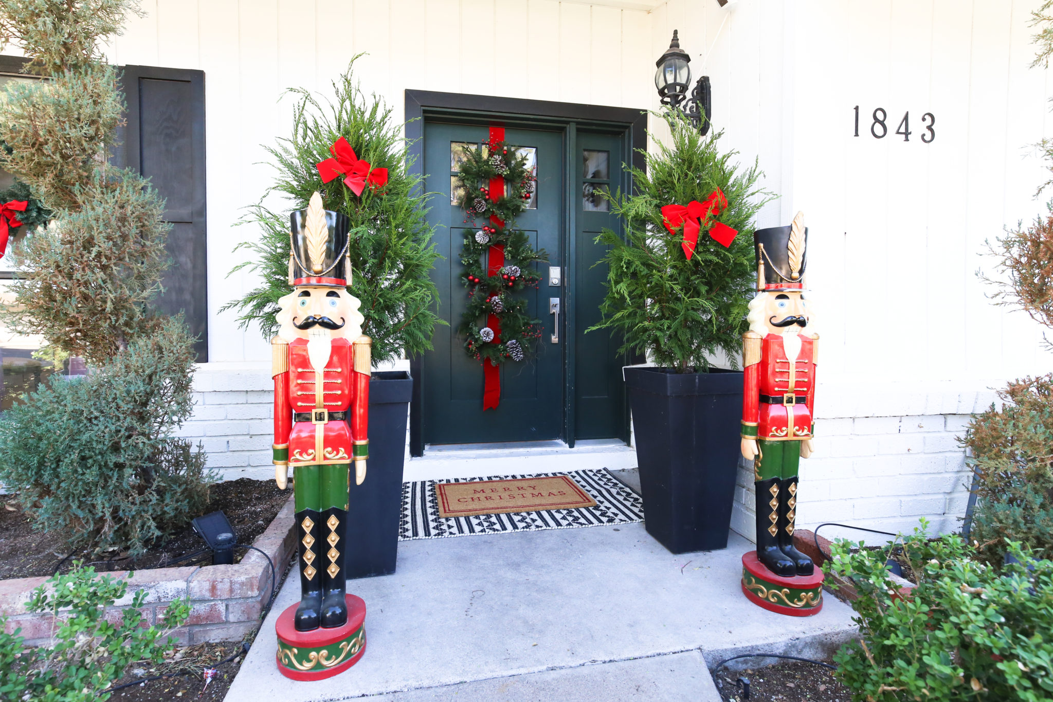 My Outdoor Holiday Decor with Grandin Road! Classy Clutter