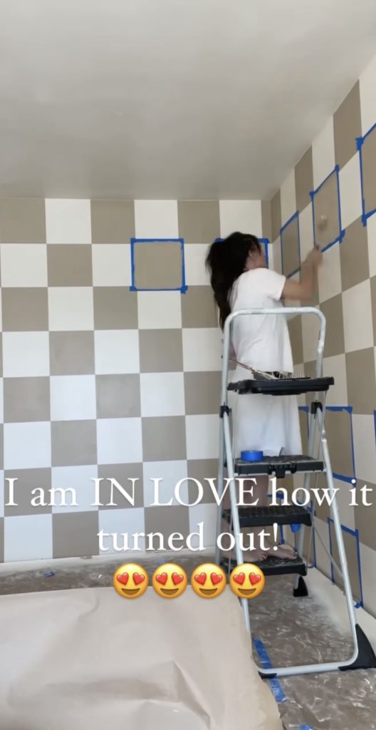 Painting DIY Checkered Wallpaper