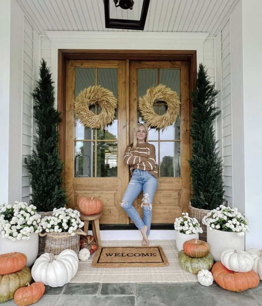 Stacked Pumpkins As A Front Porch Fall Decor Ideas